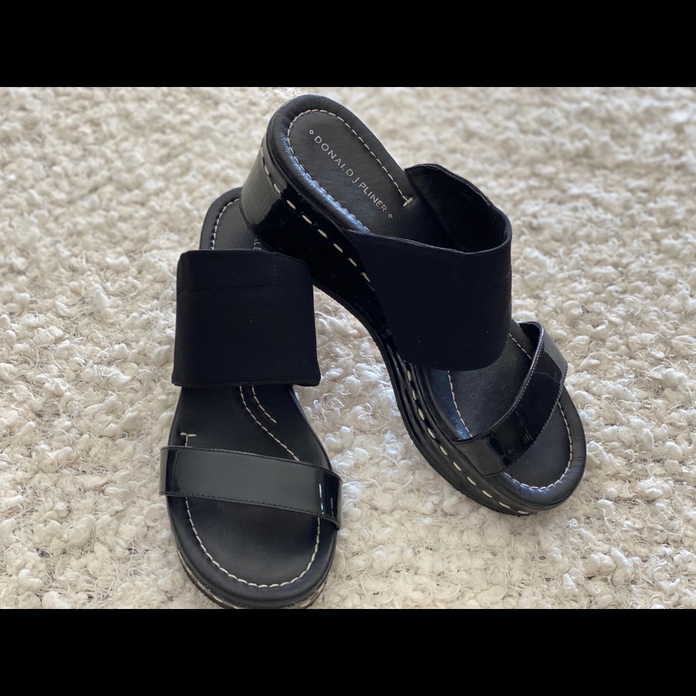 Donald J Pliner platform sandals black patent - 7